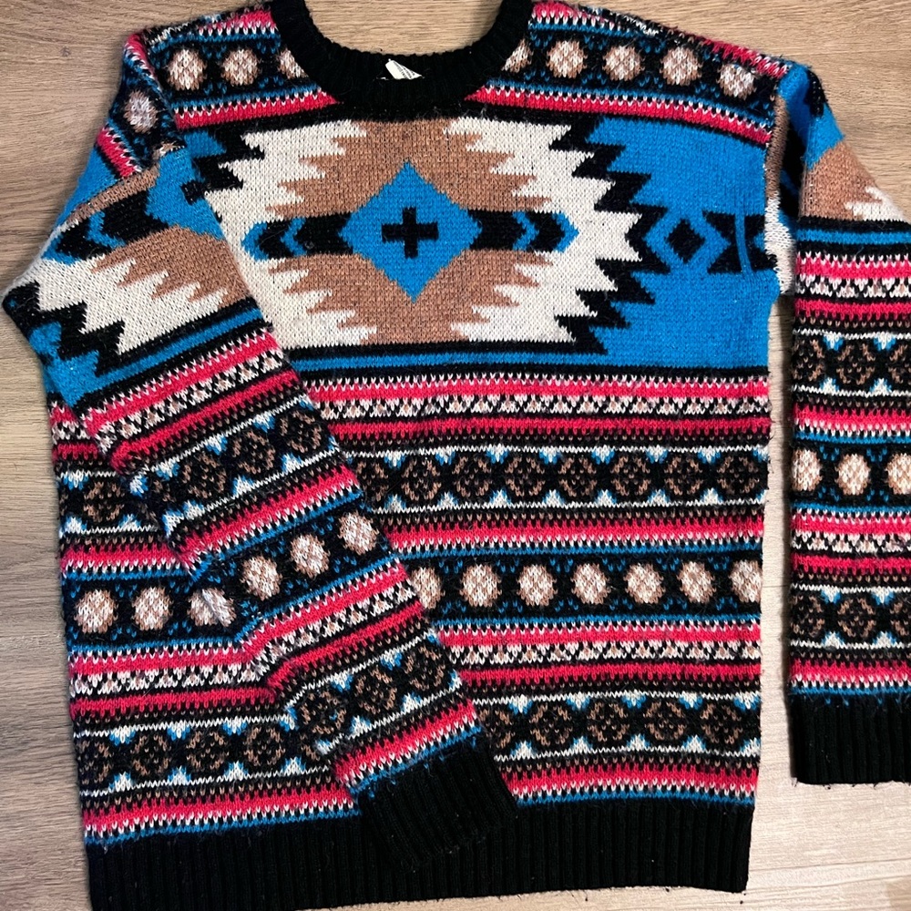 FOREVER 21 Aztec pattern sweater - Picture 2 of 4